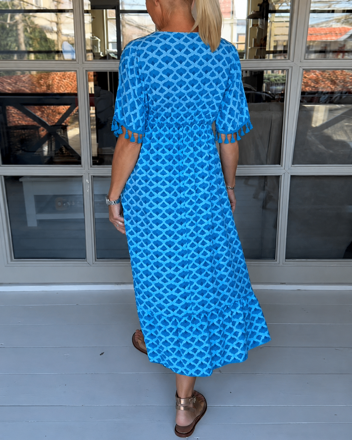 Nimrah - Schickes Midikleid mit V-Ausschnitt