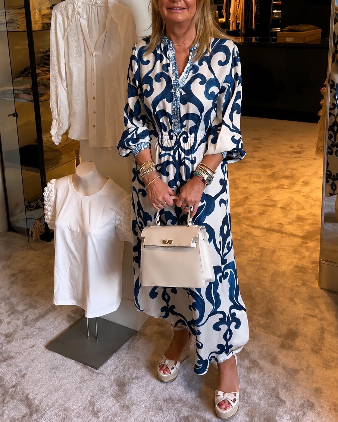 Daisie - Schickes Kleid mit V-Ausschnitt und lockerer Passform
