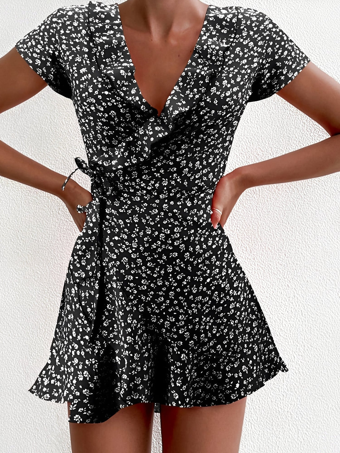 Betsy - Elegantes Mini-Kleid mit Blumendesign