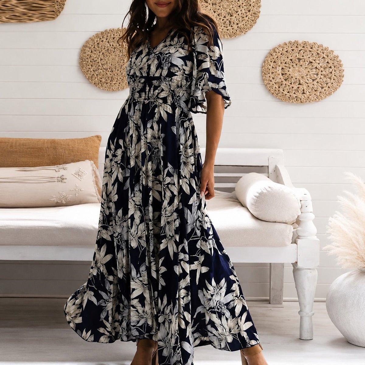 Michaela - Schickes, Lockeres Blumenkleid in Midilänge