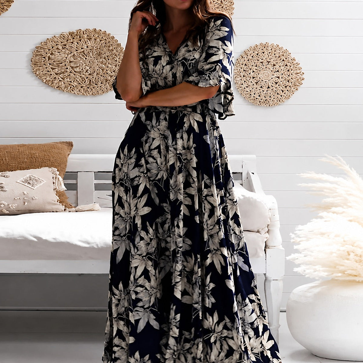 Michaela - Schickes, Lockeres Blumenkleid in Midilänge