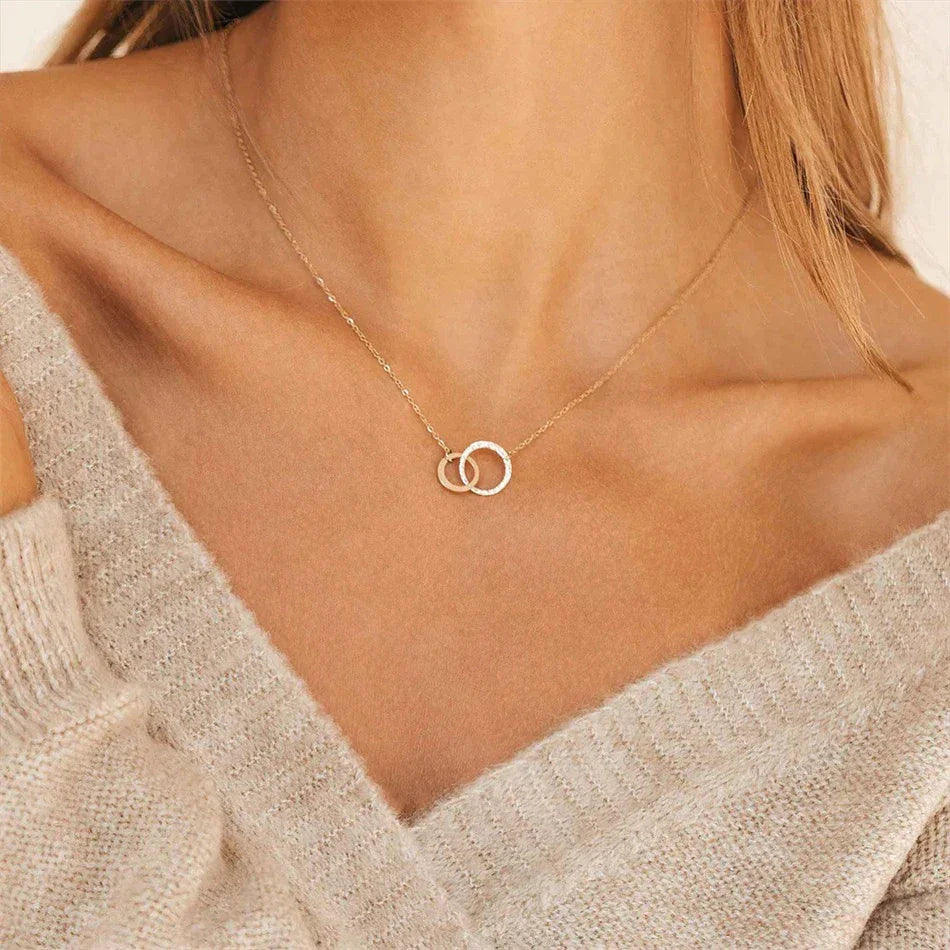 Isabelle – elegante Gold-Hoop-Halskette