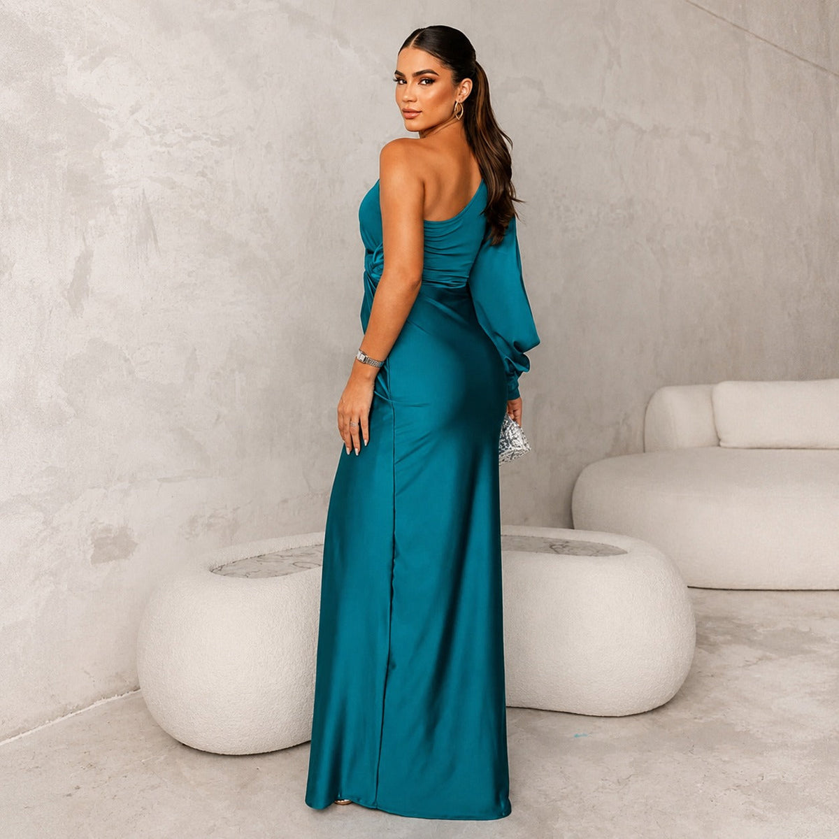 Fely - Schimmerndes Kleid mit einseitigem Schnitt