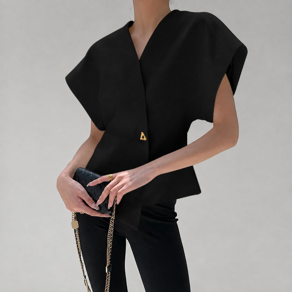 Leonie - Bluse mit V-Ausschnitt und Knopfdetails