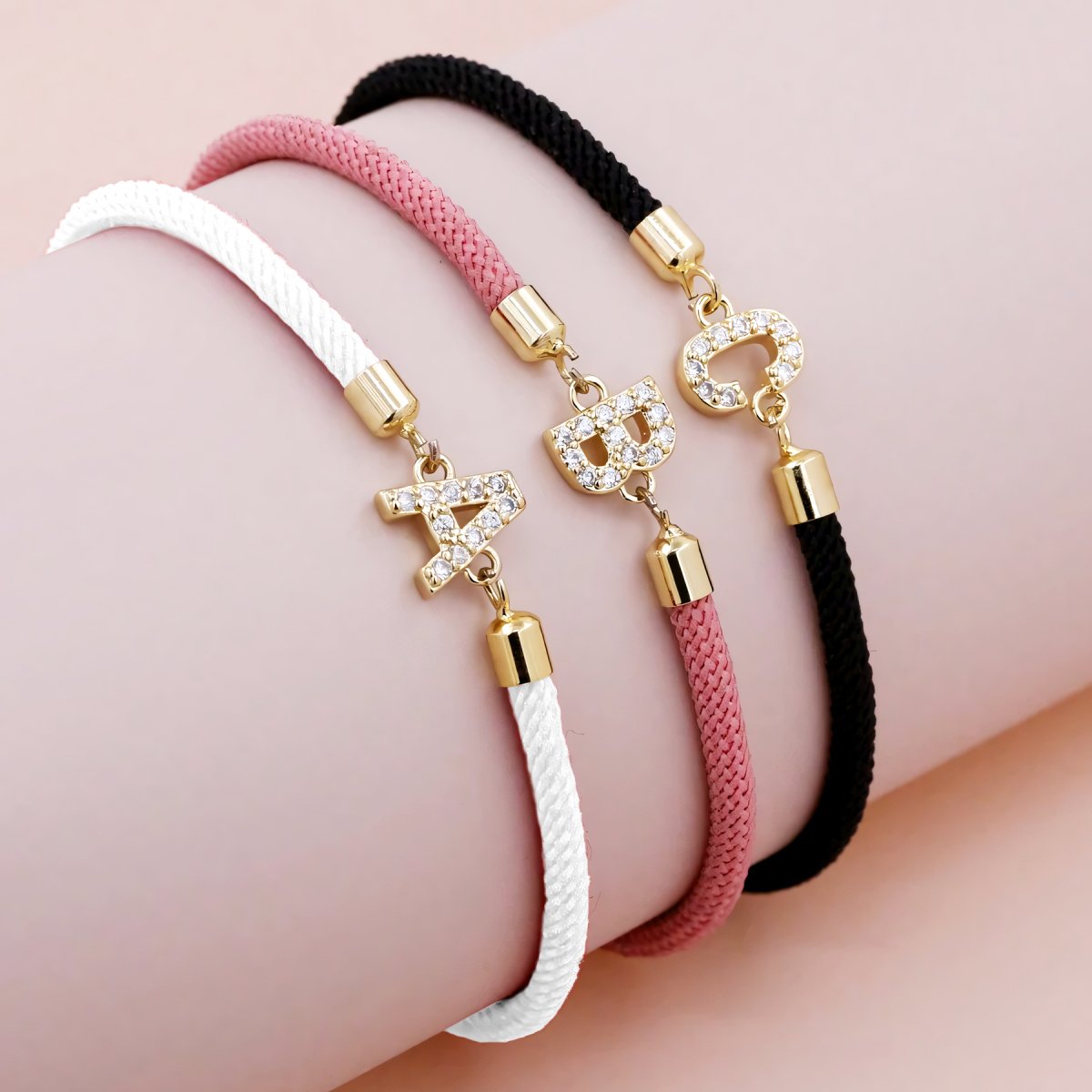 Calla – Verstellbares Armband mit eingraviertem Anfangsbuchstaben