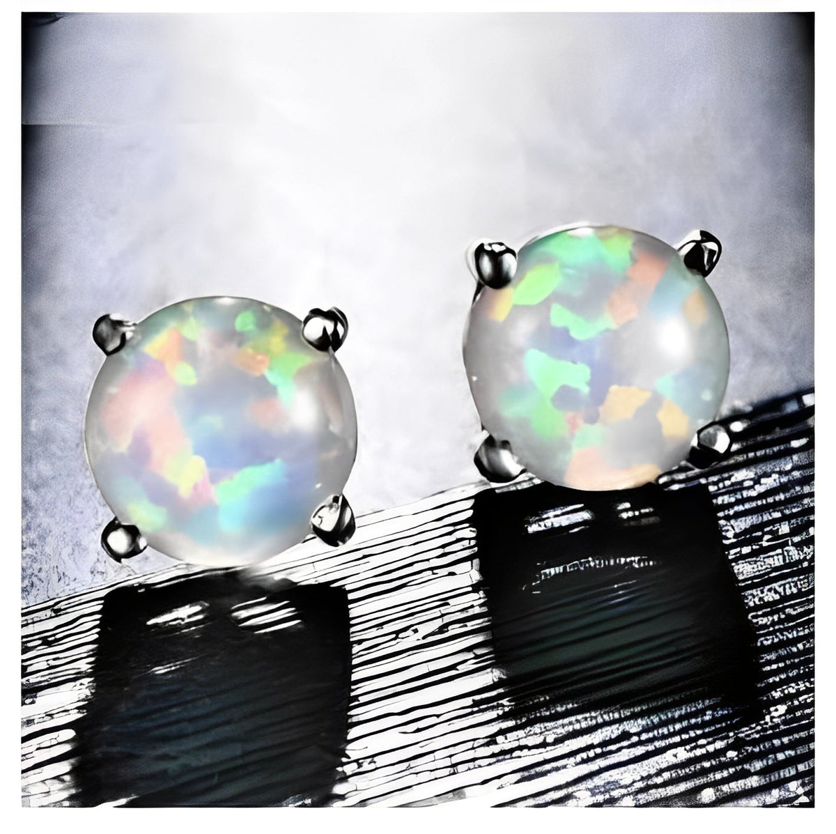 Camille – Elegante Ohrstecker in Opal