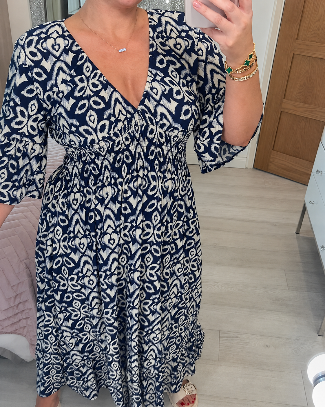 Yvonne - Elegantes Kleid mit Rüschen