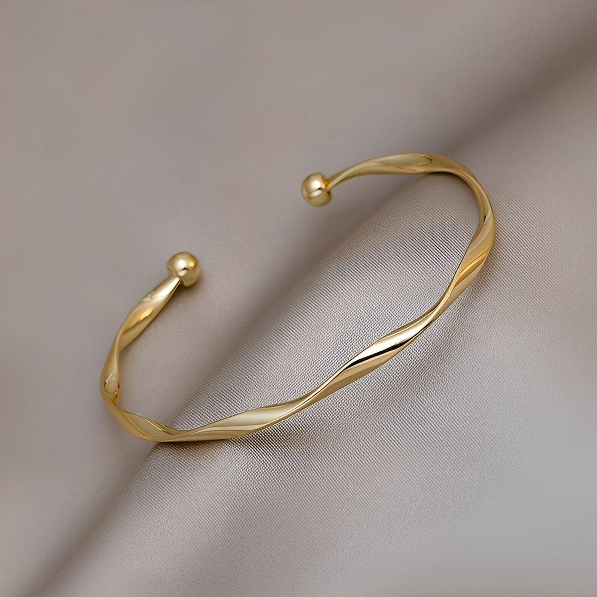 Lara – Eleganz Goldarmband